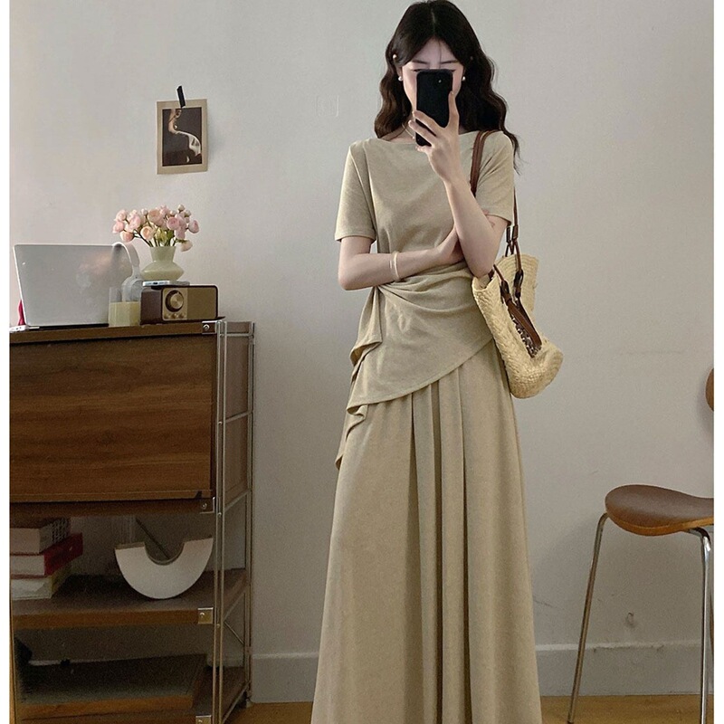 Plus-Size Women's Clothing Is Super Popular in Summer, and a Complete Set of Lazy-Style Waist-Cinching Short-Sleeved T-Shirts and Skirts Is a Two-Piece Set Plus-Size Women's Clothing Is Super Popular in Summer, and a Complete Set of Lazy-Style Waist-Cinching Short-Sleeved T-Shirts and Skirts Is a Two-Piece Set