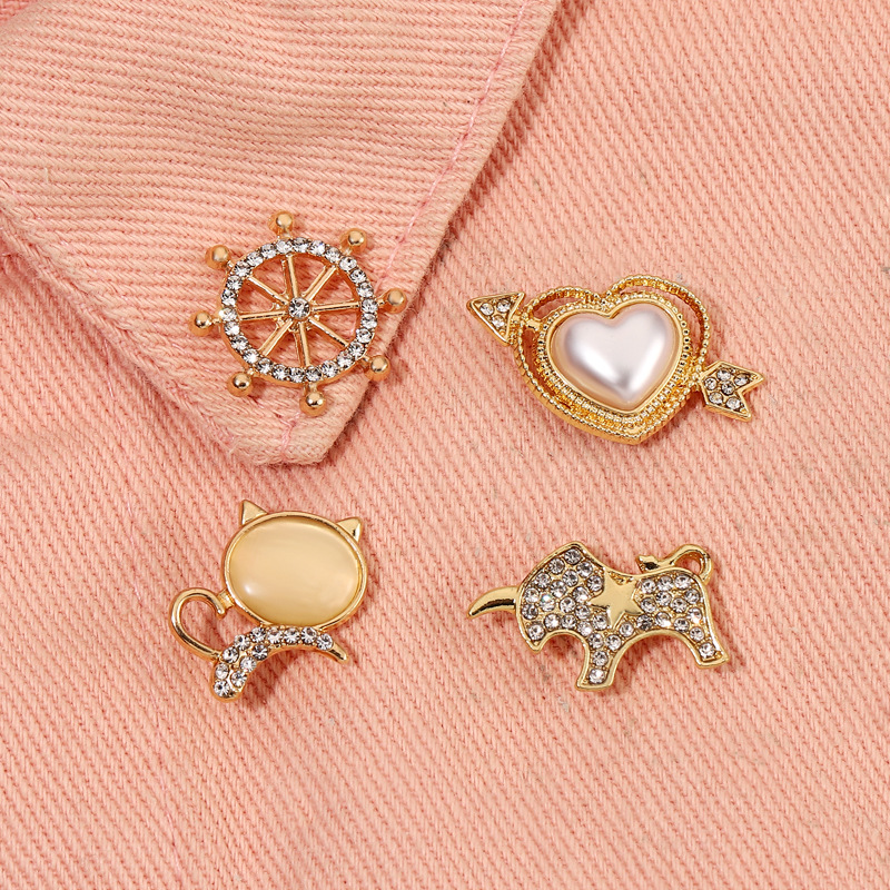 Elegant Pin Geometric Alloy Inlay Artificial Pearls Rhinestones Cat's Eye Stone Women's Brooches display picture 6