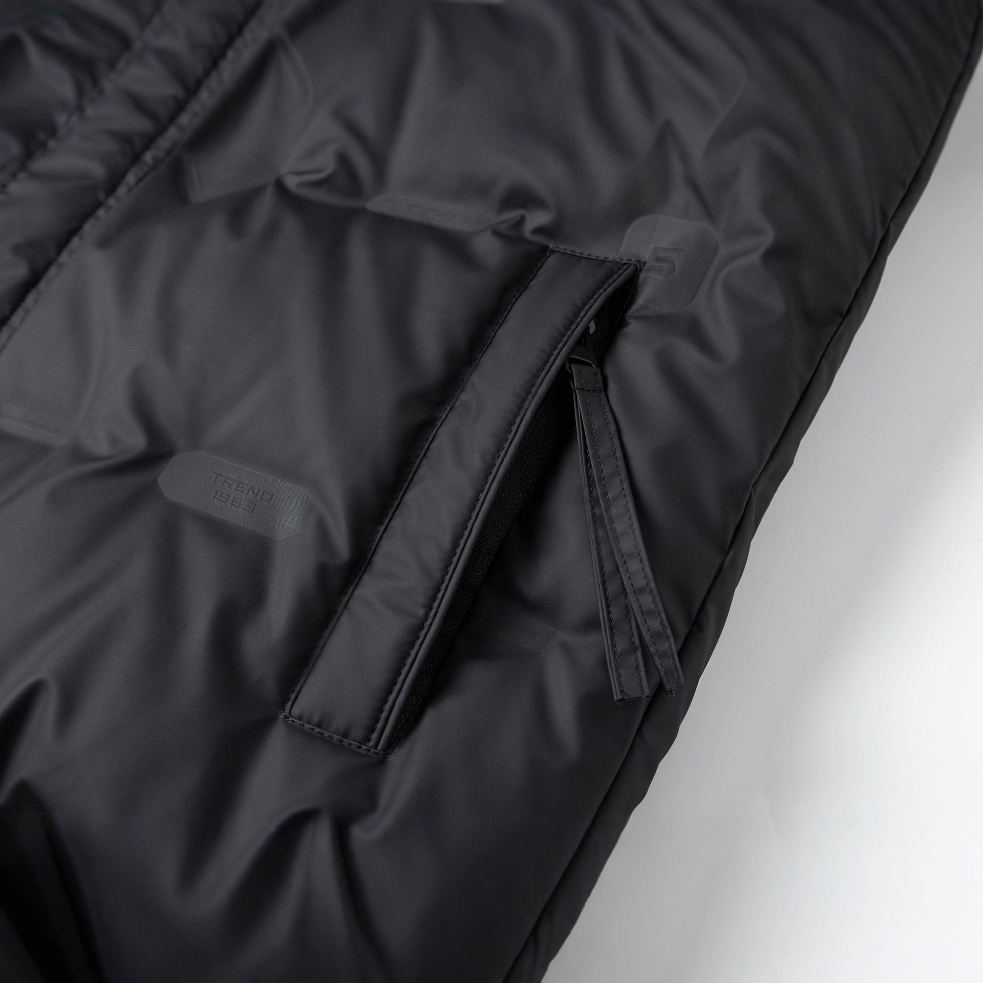 Chaqueta de plumón ligera y delgada, ropa de invierno para hombres, nuevo cuello corto relajado, chaqueta de plumón para hombres de mediana edad.