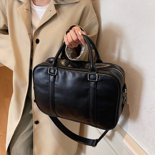 A Korean high-end, niche underarm bag for women, 2025 spring and summer fashion, retro, single-shoulder, versatile, hand-held.