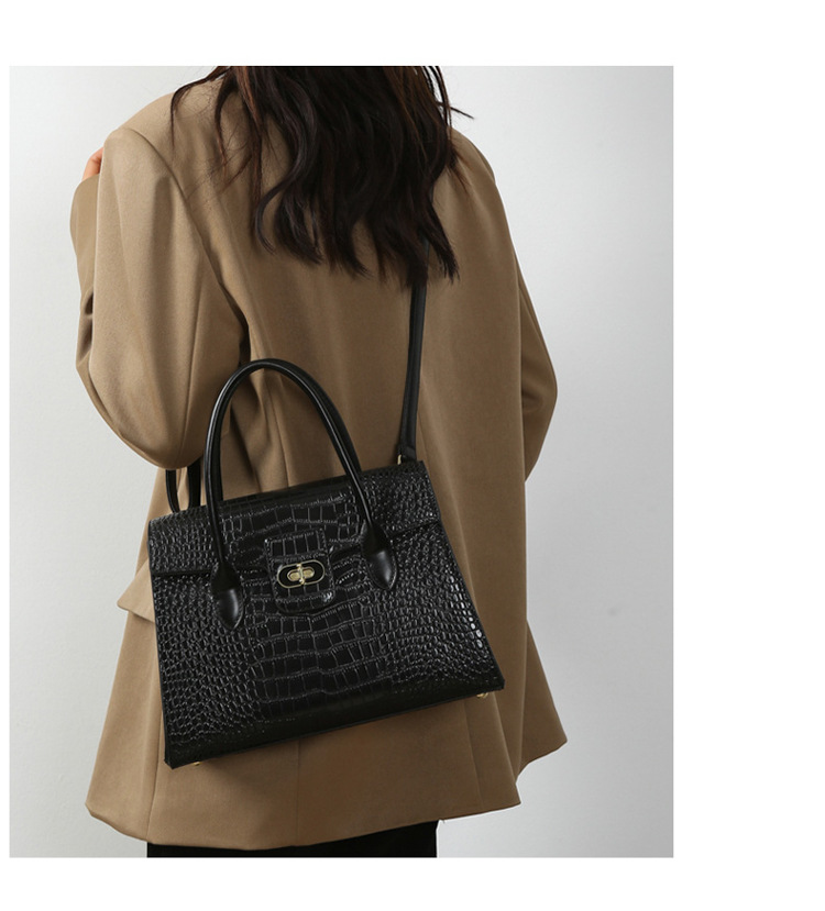 1325g Weight Polyester Lining Material Sewing Thread Fashion Element Zipper Closure Type Double Handle , Sling Strap Strap Type Crossbody Bag Bags Type Casual, Business, Daily Occasion Pu Leather Material Crocodile Pattern All Seasons Season Women's Gender Elegant Style Square Shape Women's Pu Leather Crocodile Elegant Sewing Thread Square Zipper Crossbody Bag 24