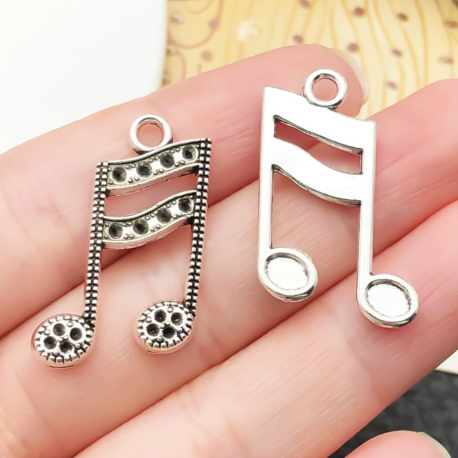 22281-M-古银锌合金音乐器大号符号26x17mm-2.