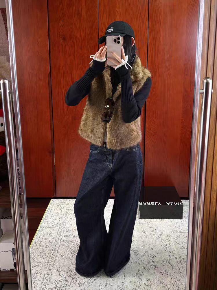 2025 Short Style Zhan Zhan Same Style Eco-Friendly Fur One-Piece Vest Women's Loose Furry Fur Outwear