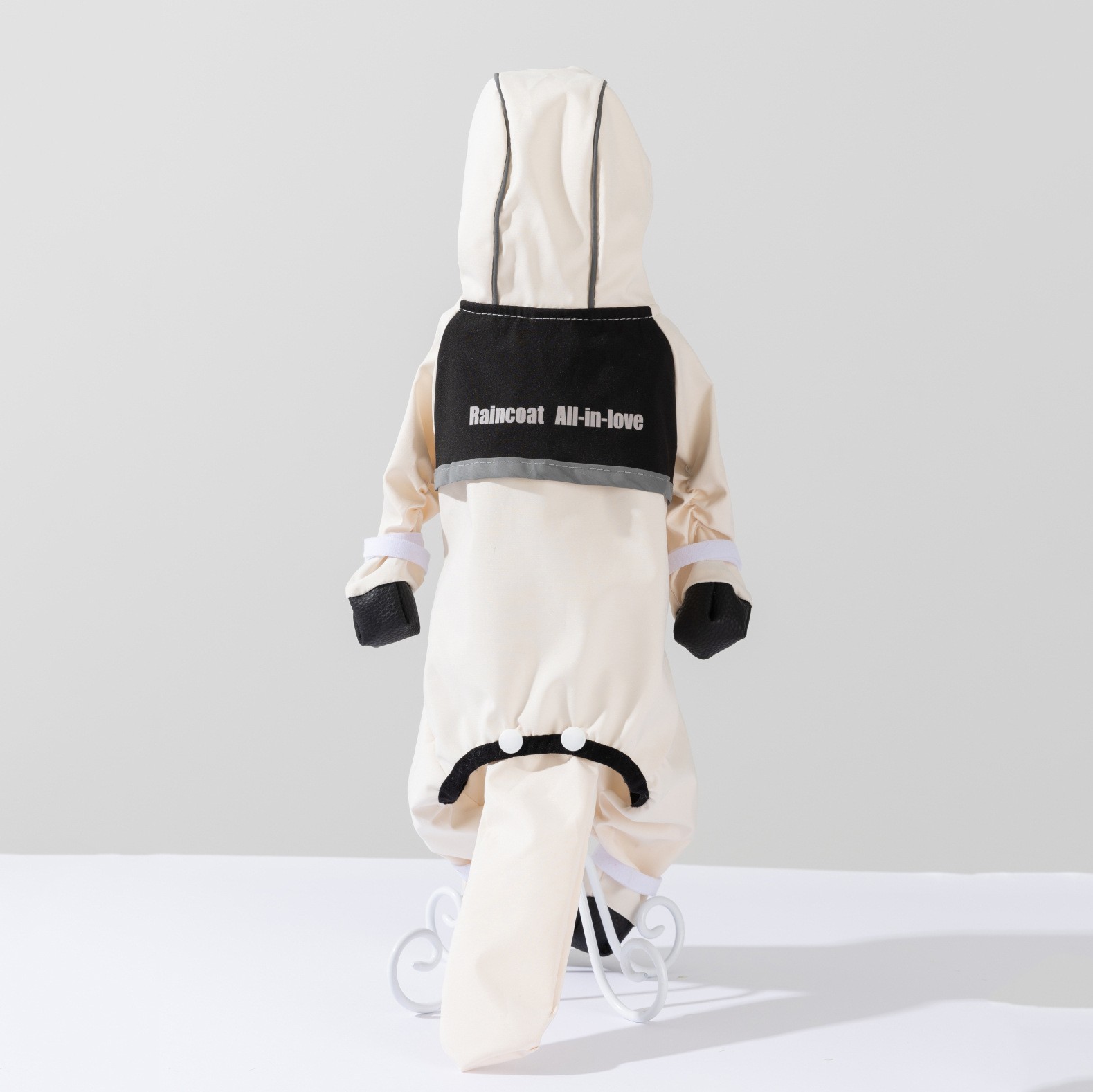 Pau Brown (envuelto en pies y cola)