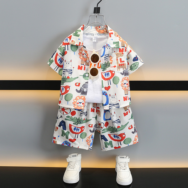 7306 Traje de camisa estilo playa para niños Vestido de verano de manga corta Camisa guapa Pantalones cortos Traje de tres piezas para niños junto al mar