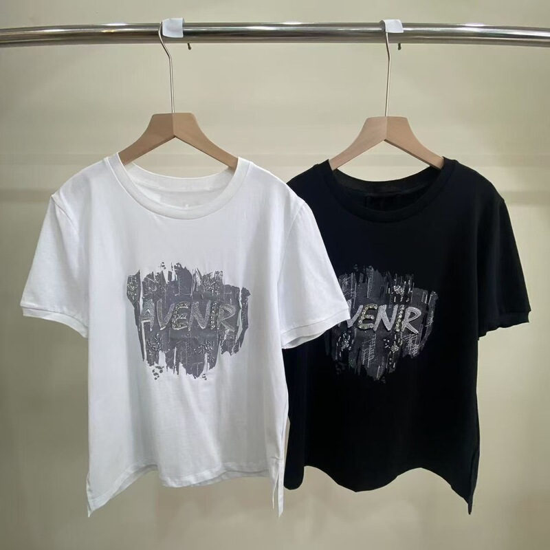 Black and white round-neck short-sleeve top with letter print, heavy embroidery, beading, loose fit, casual and versatile
