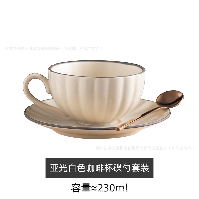 Cerámica vintage tazas de café y platos set hotel de la tarde tazas de té de flores en tazas de flores regalos al por mayor