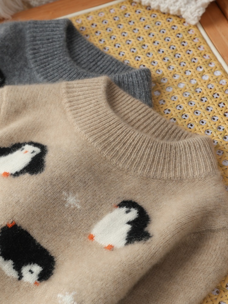 Thick wool sweater with penguin pattern for girls and boys, pure wool top, versatile for baby girls.