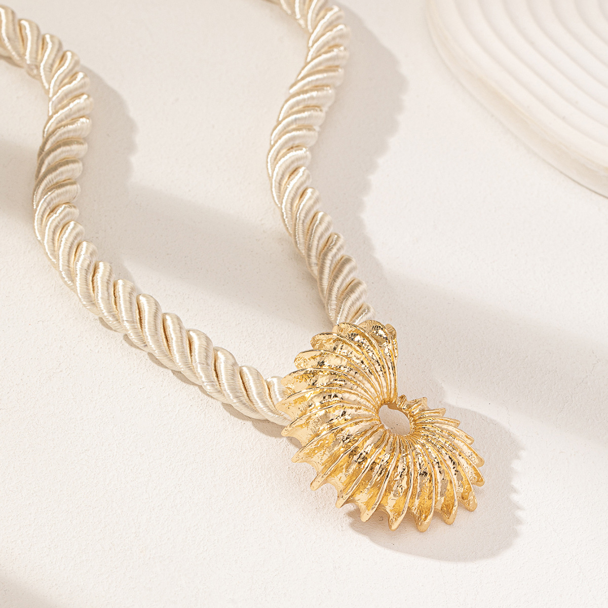 Alloy, rope Material Conch Pattern All Seasons Season Exaggerated Marine Style Conch Alloy Rope Cord String Lobster Trigger Clasp Closure Pendant Necklaces Wholesale