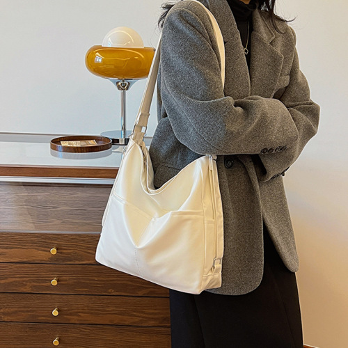 This year's popular college student armpit bag is simple and fashionable large-capacity tote bag for women  winter new shoulder bag