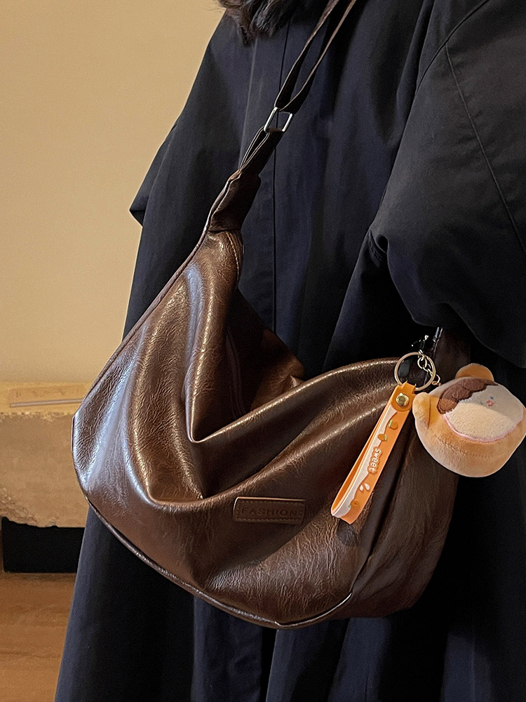 小衆腋の下包女2024新型秋冬ファッションレトロ餃子包高級感百合シングルショルダーバッグ