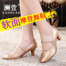 Ůʽ�����и߸�Ħ����Ь�A��Ɲ�����赸Ь�V��ܛ�׾���Ь���x����