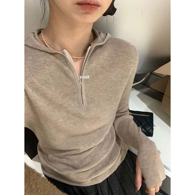 早秋燕麦色半拉链连帽针织衫女设计感小众修身内搭打底衫上衣冬季|undefined