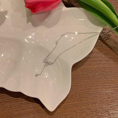 Internet celebrity super fairy butterfly pendant necklace light luxury niche design clavicle chain  new women's necklace