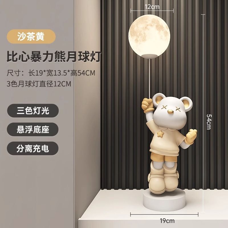 宇宙飛行士のデスクトップが床に落ちたリビングルームには家庭装飾品が飾られています。|undefined