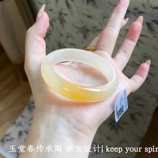 ��Ȼ�S�������Cһ���Ǭ�����C�h��ɫ�����C��l�Sɫ���ٴ�Ů��