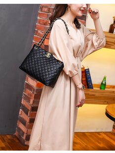 Summer capacious universal fashionable shoulder bag with diamond pattern, chain bag