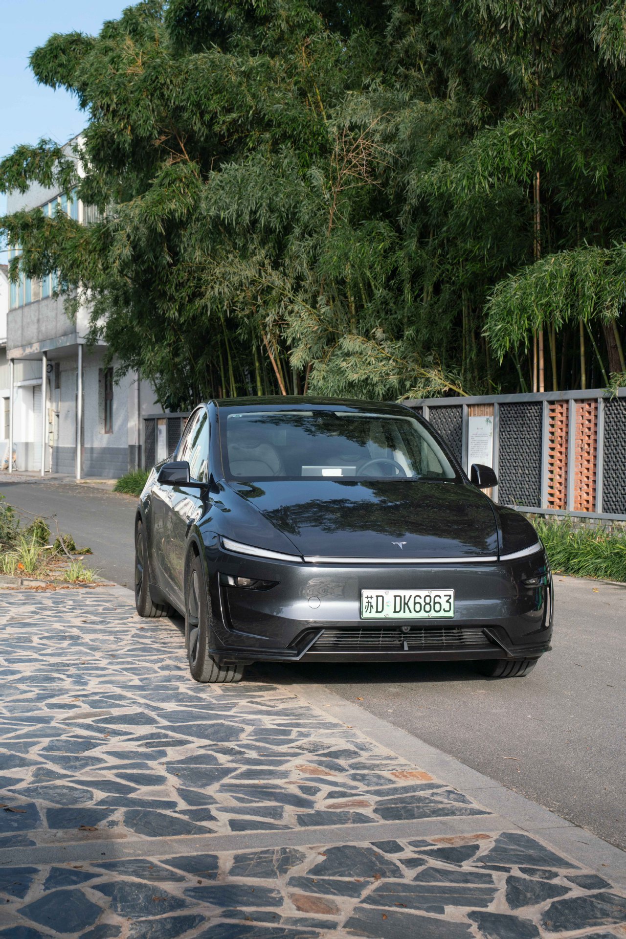 Suitable for Tesla 2025 Modely New Version Three-Stage Punch-Free Front Lip Small Surround Carbon Fiber Texture