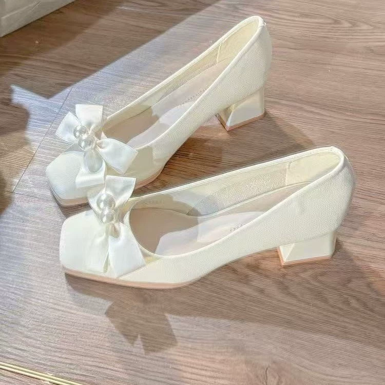 2025 новые осенние французские модные повседневные туфли на толстом каблуке с квадратным носком, жемчужным бантом и высоким каблуком