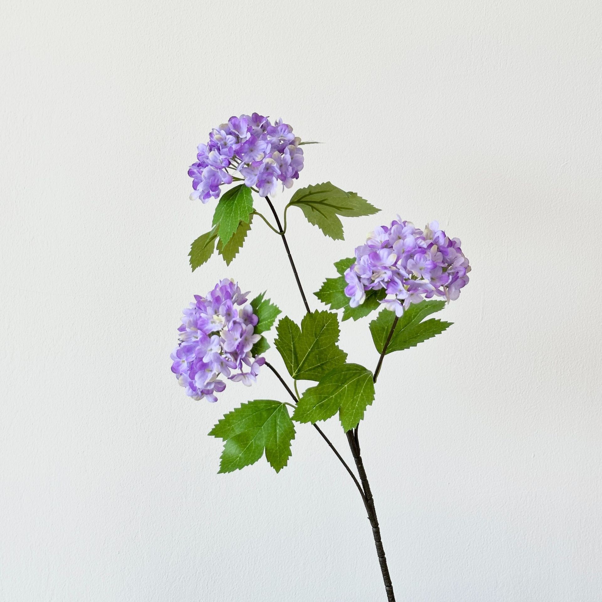 Hortensia de madera de 3 cabezas de color morado oscuro