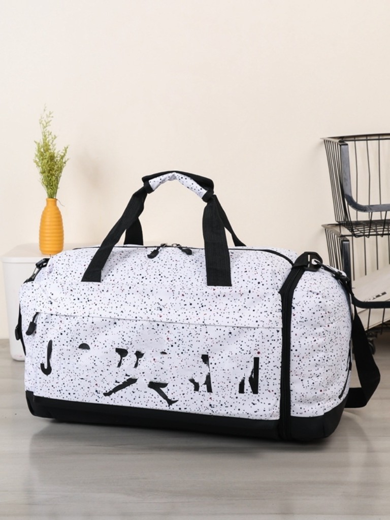 Capacious one-shoulder bag with letters