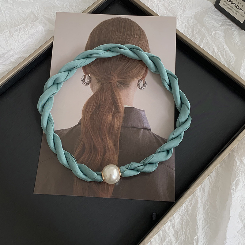 Pañuelo de seda con collar de perlas tortas Primavera y verano Nuevos productos Temperamento de moda Decoración multifuncional Pañuelo de seda con hebilla magnética para mujer