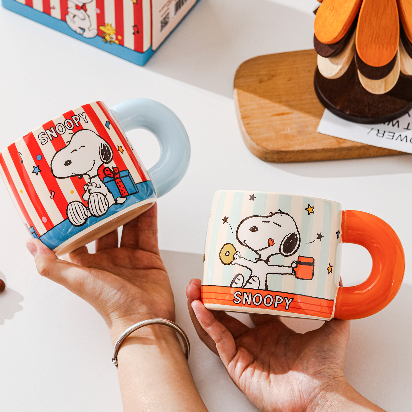 Snoopy autorizado serie de mano de gran mano de taza de cerámica de alto valor de cara a rayas de taza para pareja regalo de mano