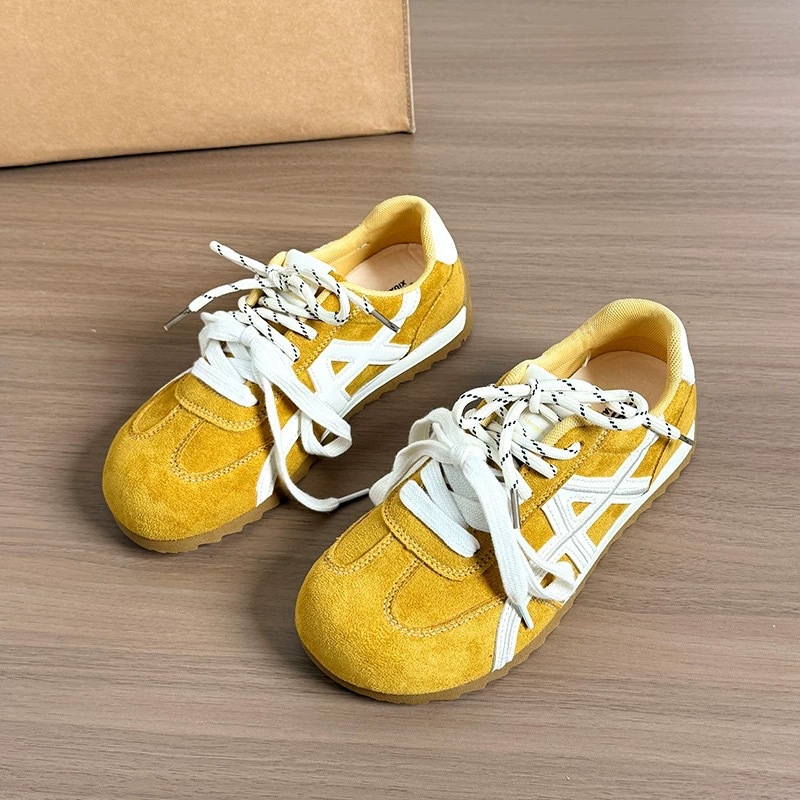 2026 primavera retro zapatos de entrenamiento alemán de suela gruesa moda versátil zapatos casuales de hombre pequeño zapatos deportivos de altura baja para mujeres