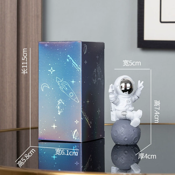 Smaller silver -C (blind box)