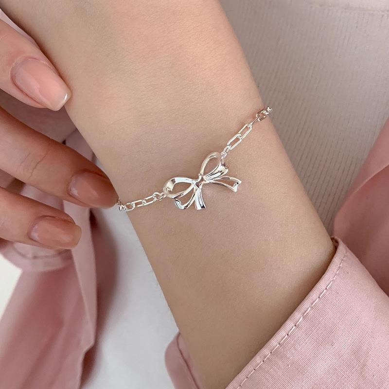 Hollow Bowknot Bracelet for Women, Sweet and Luxurious Simple Chain Bracelet for Female Heiress, 2025 New Model