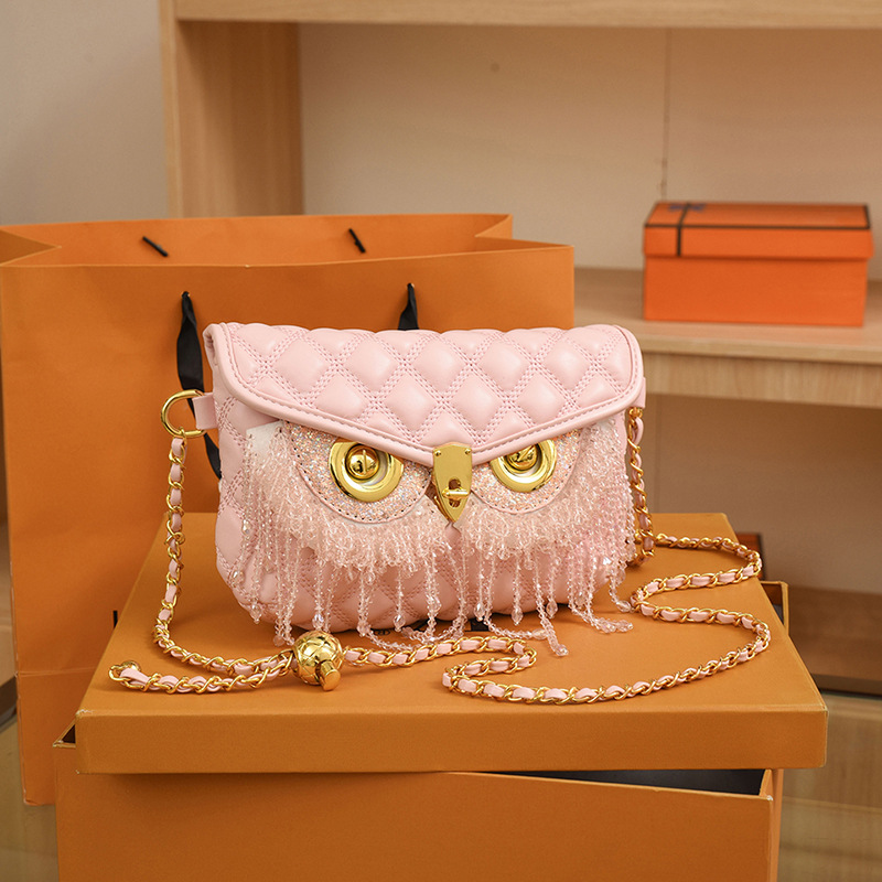 Syksyn ja talven uusi tekstuuri, raskaan teollisuuden muotoilu, trendikäs monikäyttöinen ketjulla varustettu tupsupöllö, naisten yksiolkainen olkalaukku_voghion.com