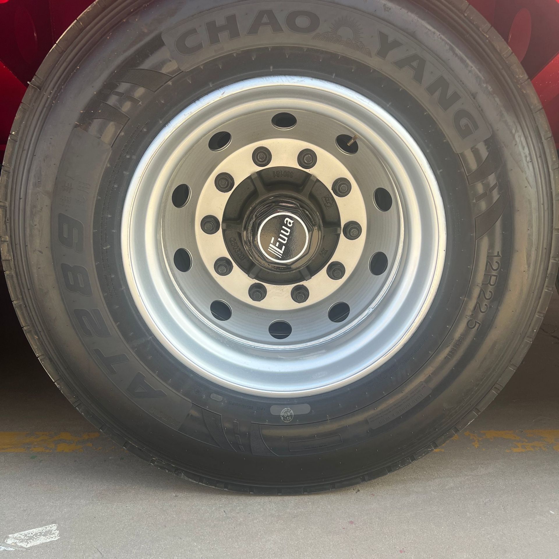 Source Factory Supplies Wholesale Heavy-Duty Low-Bed Engineering Machinery Trailers and Semi-Trailers to Southeast Asia, Middle East, and Africa