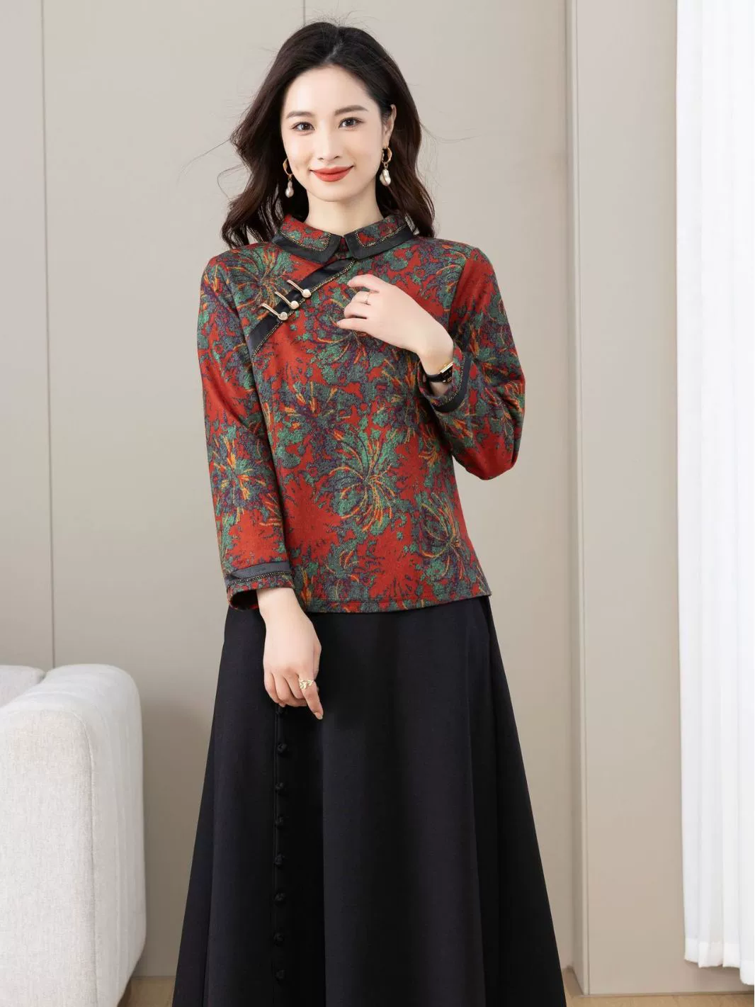 Short retro cheongsam, high collar, Chinese style