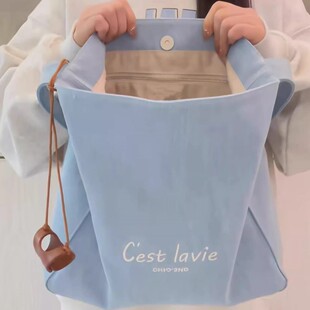 �nϵ�{ɫ���eţ�з�����Ů�������μ����ذ��WԺ�Lͨ�����n��X��