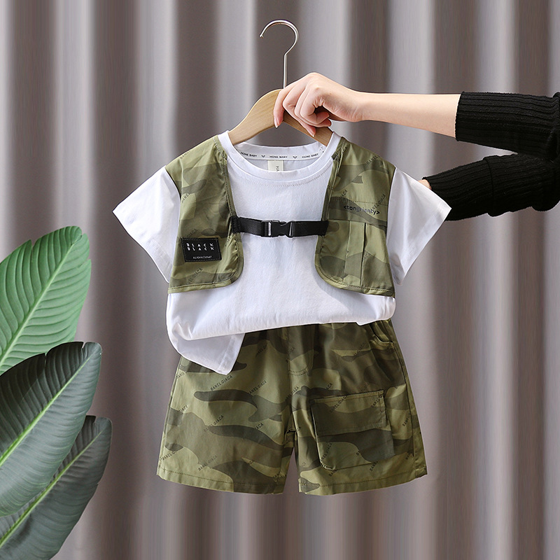 7176 Traje de manga corta para niños 2025 nuevo verano chico guapo falso dos piezas de camuflaje traje delgado de dos piezas