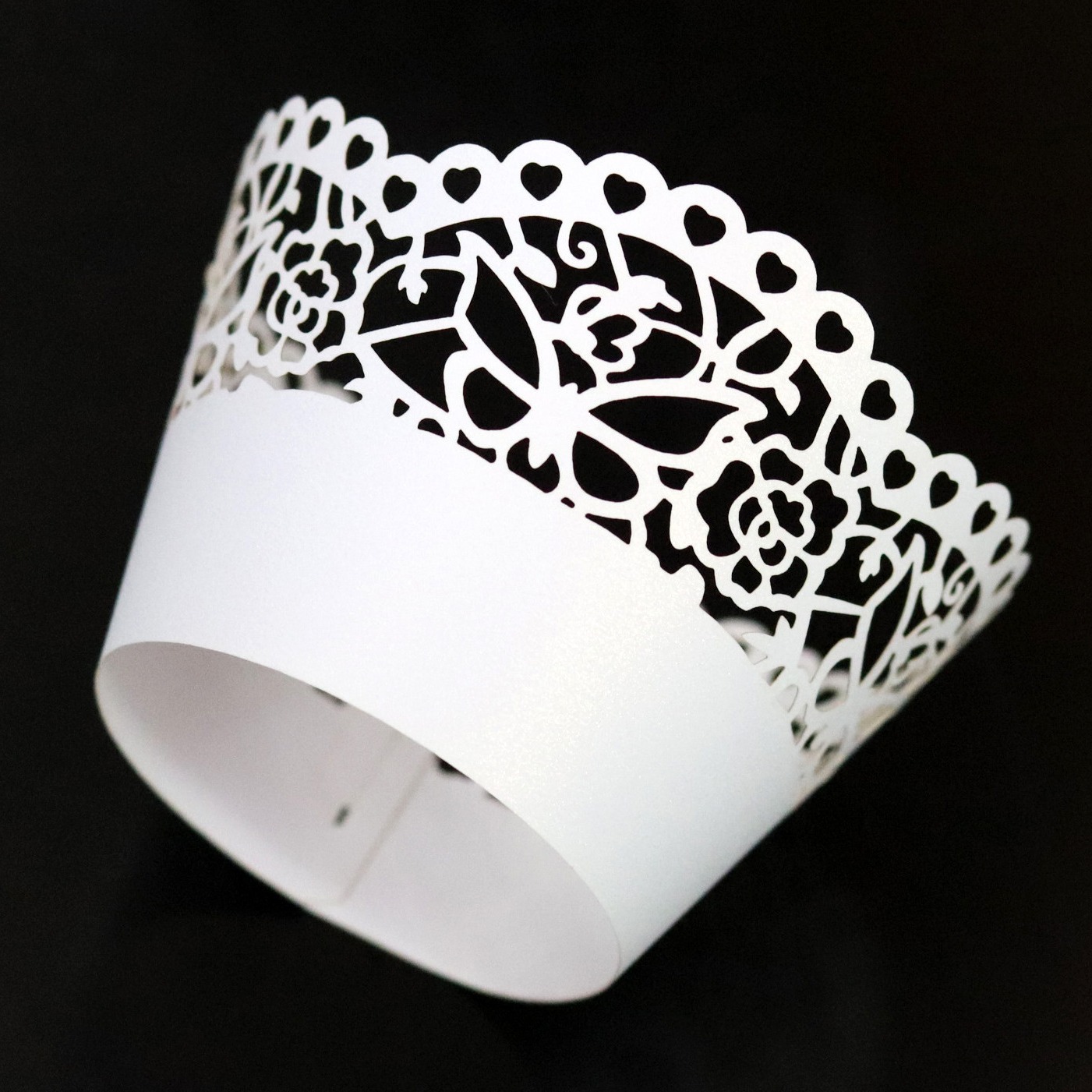 销亚马逊甜品台装饰蛋糕纸杯烘焙蝴蝶玫瑰花纸围边激光镂空批发