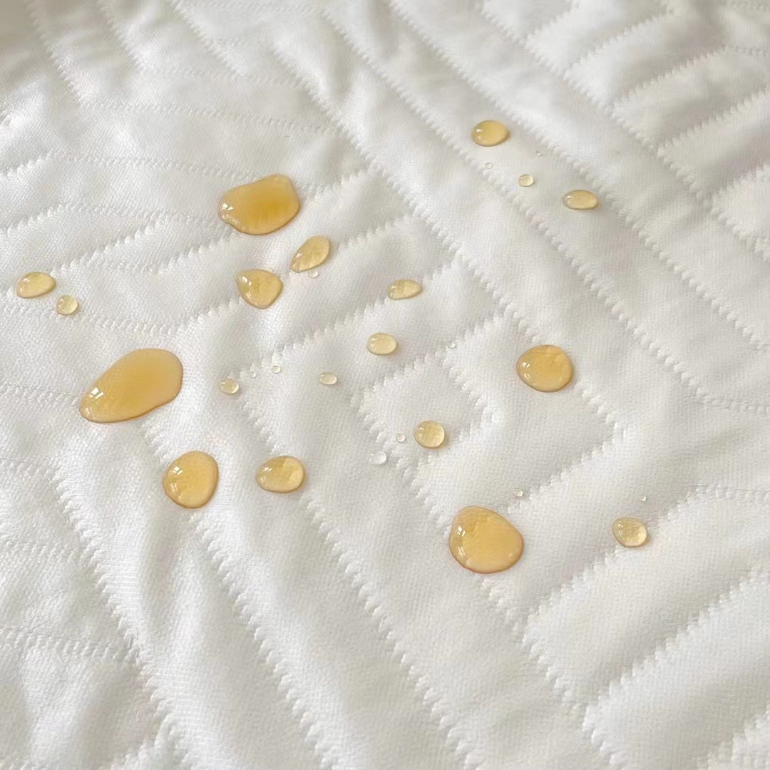 Quilted Waterproof Mattress Protector Made Of 100% Polyester Air-layer Fabric, Suitable For Simmons Soft Mattresses,_voghion.com