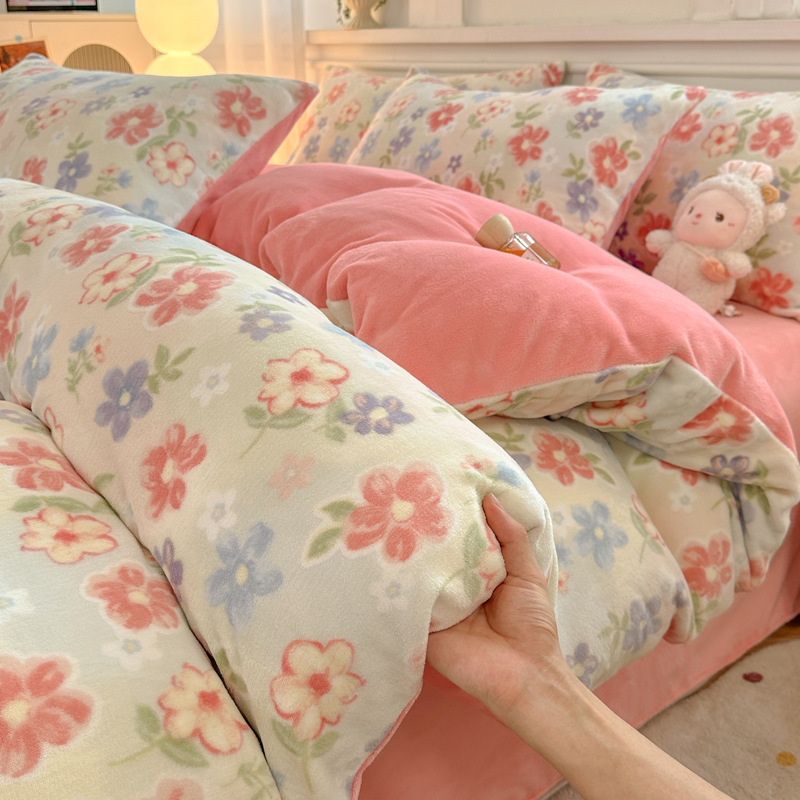 Invierno engrosado de leche de lana de cuatro piezas conjunto 2025 nuevo dormitorio sábanas de lana de coral cubierta de tres piezas conjunto de ropa de cama