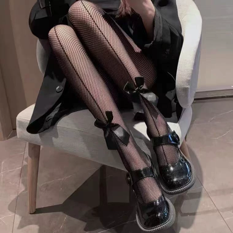 Тайм/ Tide? Однако исходный текст: "Tide, summer lace tights, black fishing net with bow". 