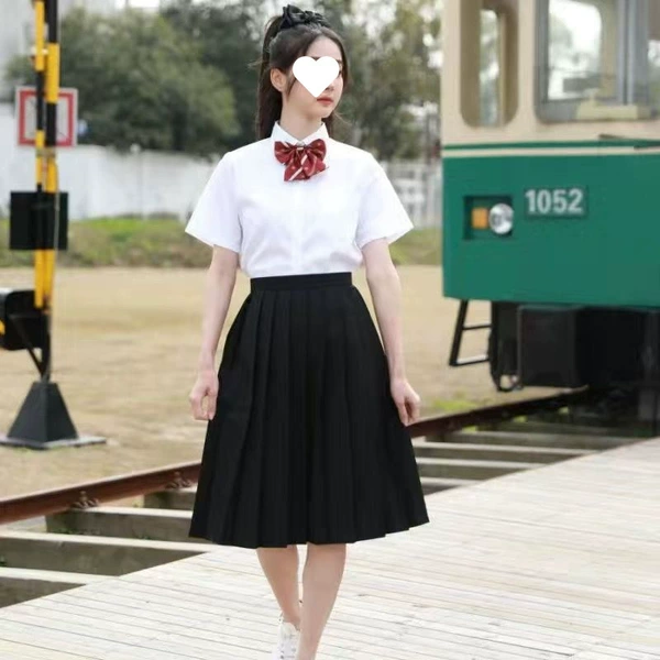 Women's white short-sleeve + black midi skirt + red crown tie