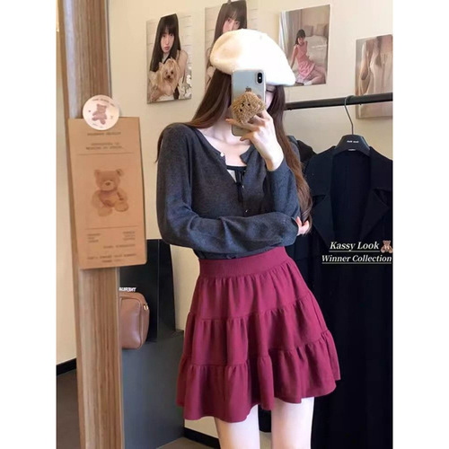 Lady's High-Waisted A-Line Pleated Skirt, Stylish and Versatile, Slimming and Youthful, Knit Solid Color Semi-Body Short Skirt for Autumn and Winter