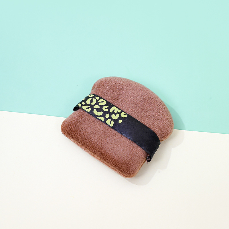 Toast, polvo de chocolate, marshmallow seco y húmedo, pan de doble propósito, esponja de maquillaje, almohadilla de aire, polvo de lana corta en forma de dedo.