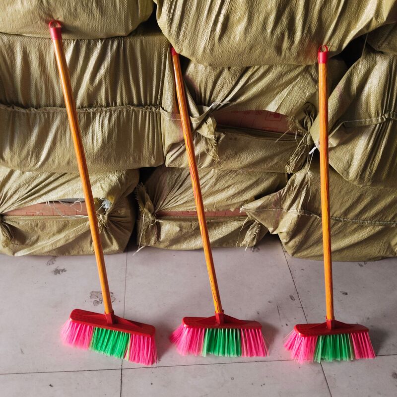 2 Yuan Wholesale Two-Color Household Broom for Daily Use, Sturdy Broom and Dustpan Set, Two-Yuan Supply 2 Yuan Wholesale Two-Color Household Broom for Daily Use, Sturdy Broom and Dustpan Set, Two-Yuan Supply