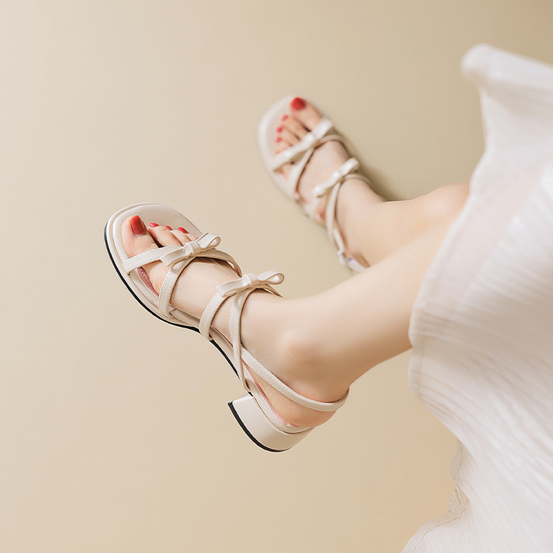 Sandalias de tacón grueso Augu Shiden para mujer, nuevo estilo francés de verano 2025, adecuadas para usar con faldas, zapatos individuales con lazo estilo hada.