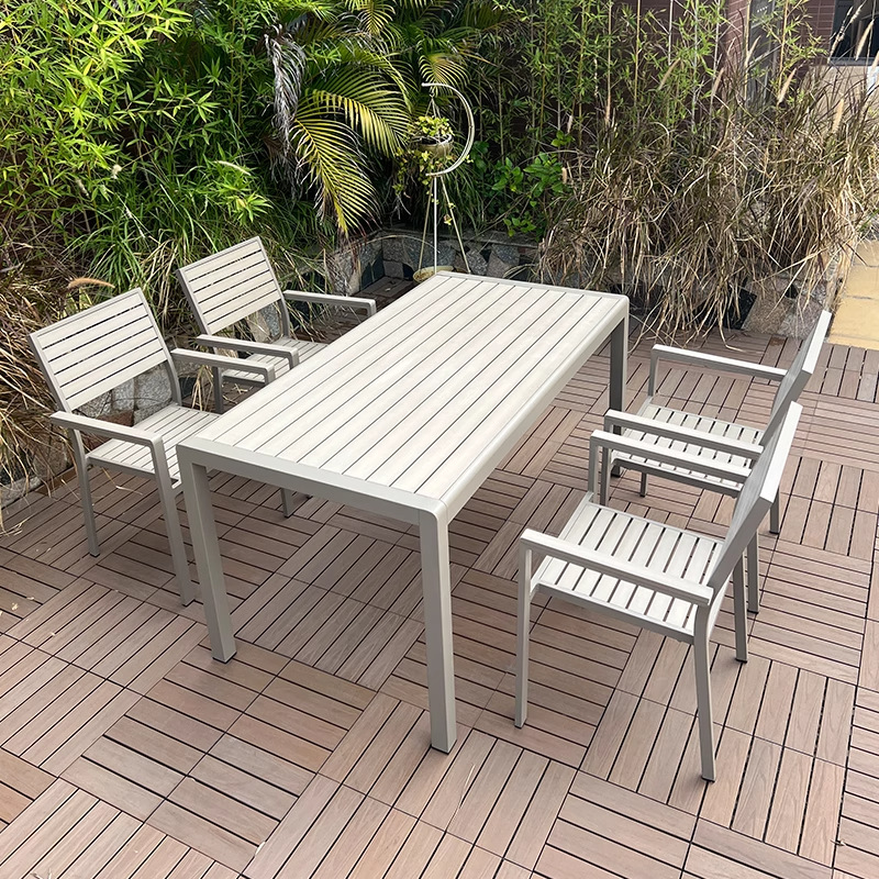 Mesas y sillas de comedor de balcón al aire libre nórdico Patio de la villa Sala de sol Jardín del hotel Recreación al aire libre Cuerda de ocio Muebles de silla de ratán