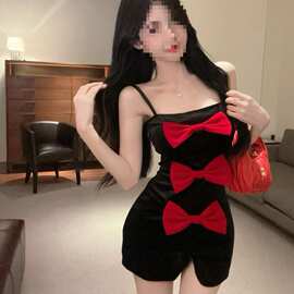 气质辣妹显瘦褶皱吊带连衣裙女纯欲修身蝴蝶结装饰丝绒抹胸包臀裙