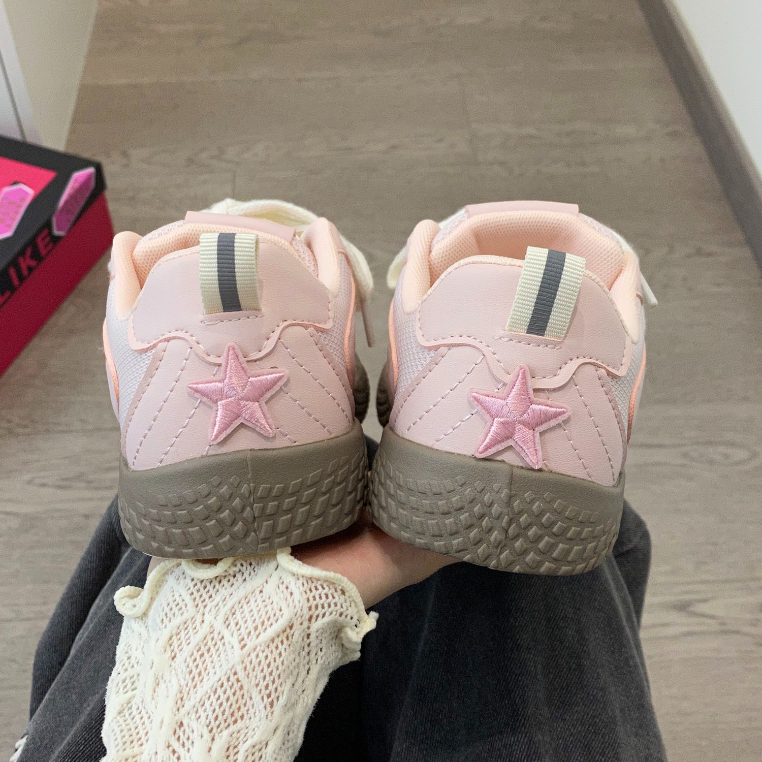 Nicho rosa zapatos de entrenamiento alemán estrellas feas zapatos deportivos de cabeza grande para mujeres 2025 otoño nuevos zapatos transpirables de suela gruesa para mujeres