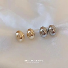 女性用 Doudou イヤリング 2025 新しいトレンディなニッチデザインイヤリングハイエンドの秋と冬のプレーンイヤリング