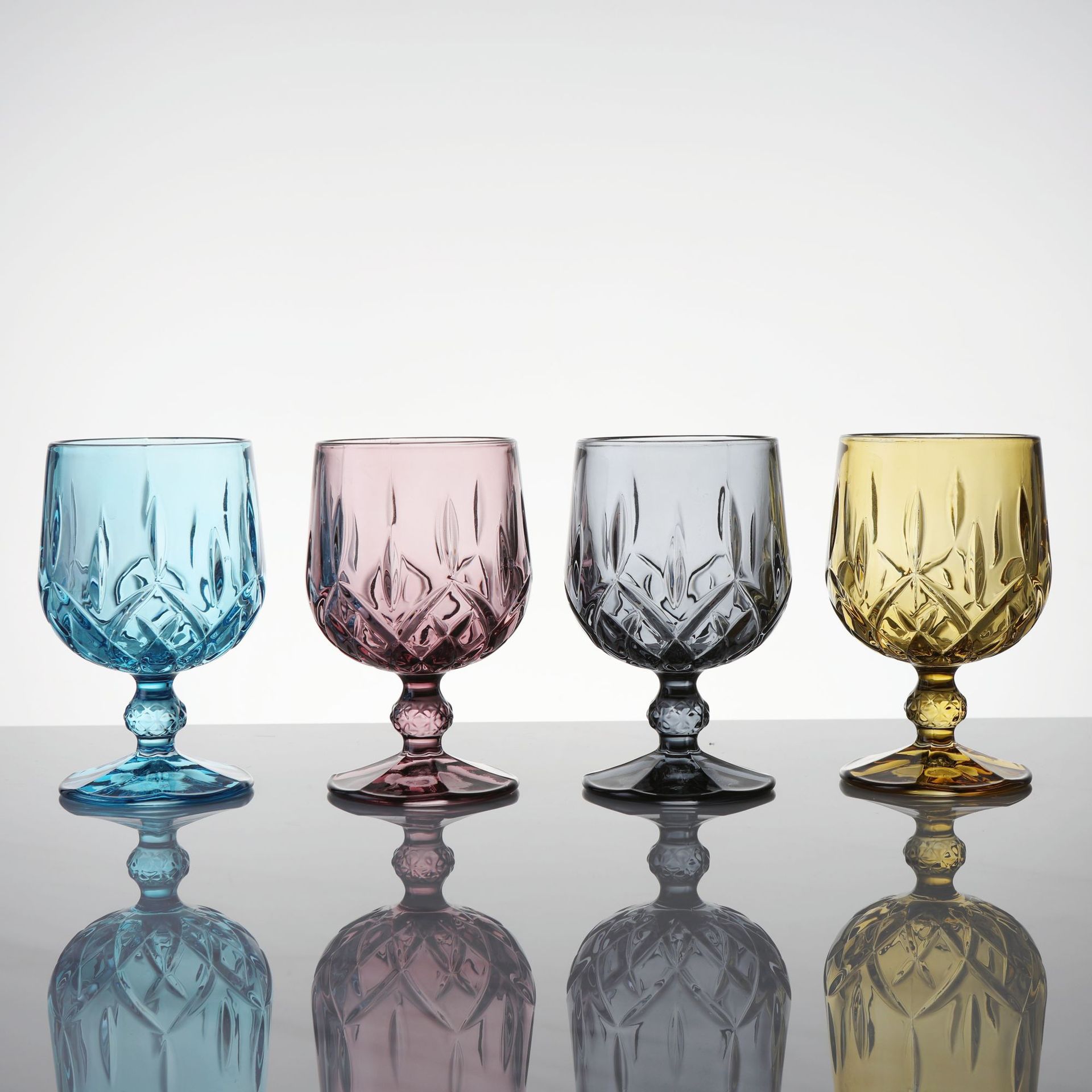 Regalo de vidrio de chorro de color espesado taza multifuncional comercial de color deslumbrante taza de color geométrico taza de vino multicolor