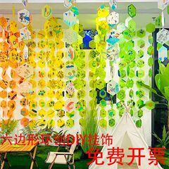 幼稚園の環創のペンダントの六角形のPP半透明の砂の切れの子供の落書きの絵の板の展示会は飾って飾ります。